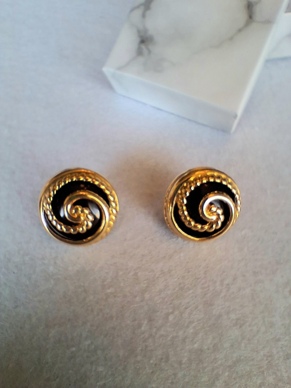 Vintage Interchangeable Multi-Pair Earring Lot - Black, Red, Green & Gold - Picture 2 of 5